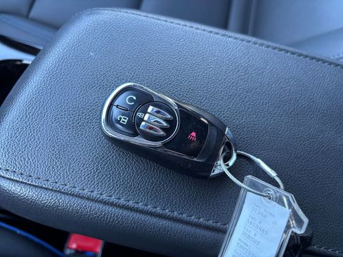 Used 2025 Buick Envista Sport Touring image 22