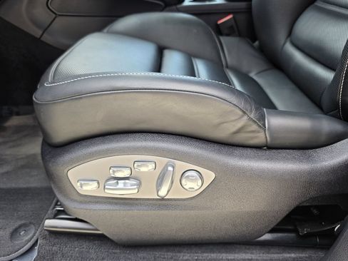 Certified 2023 Porsche Macan AWD/4WD image 17
