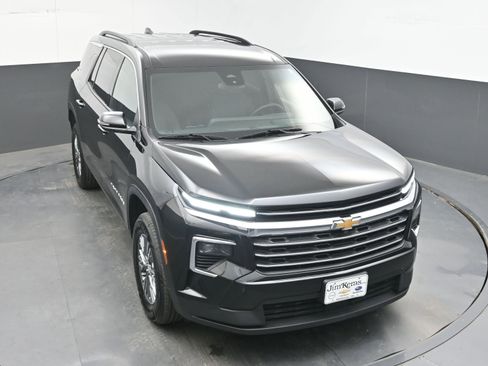 Used 2025 Chevrolet Traverse LT FWD image 32