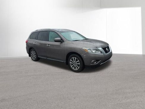Used 2014 Nissan Pathfinder SV AWD/4WD image 13