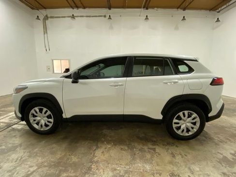 Used 2024 Toyota Corolla Cross L FWD image 2