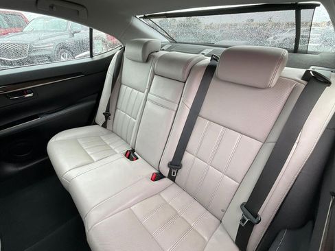 Used 2016 Lexus ES 350 w/ Luxury Package w/Wood Trim FWD image 20