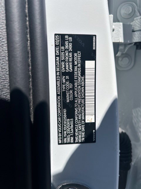 Certified 2025 Volvo XC40 B5 Plus AWD/4WD image 29