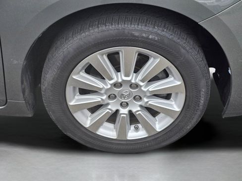 Used 2014 Toyota Sienna Limited w/ Limited Premium Package image 31