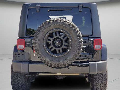 Used 2018 Jeep Wrangler Unlimited Sahara AWD/4WD image 14