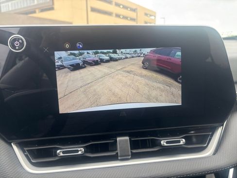 Used 2025 Chevrolet Equinox LT FWD image 23