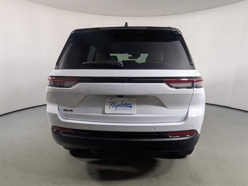 Used 2025 Jeep Grand Cherokee Limited image 6