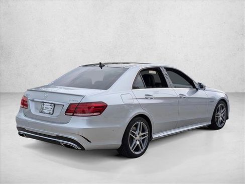 Used 2014 Mercedes-Benz E 550 4MATIC Sedan image 5