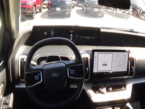 Used 2025 Ford Expedition Active AWD/4WD image 17