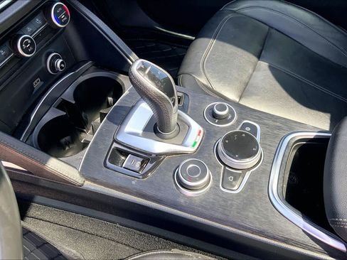 Used 2021 Alfa Romeo Stelvio Sprint w/ Nero Edizione AWD/4WD image 17