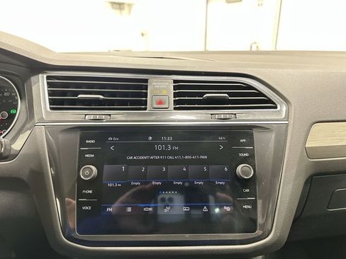 Used 2021 Volkswagen Tiguan SE image 33
