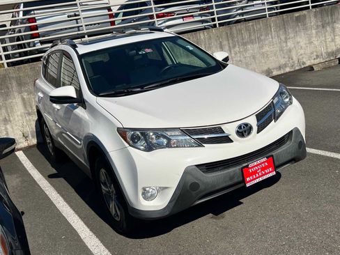 Used 2015 Toyota RAV4 XLE image 3