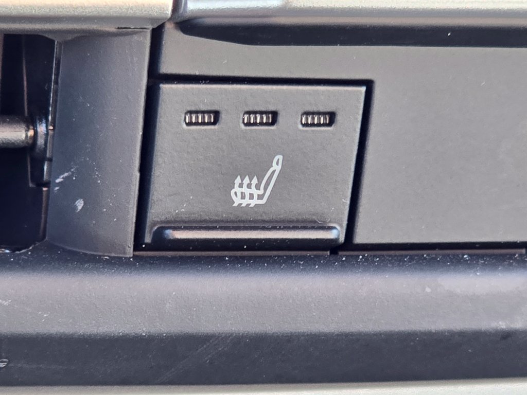 Used 2025 Toyota Sienna XSE AWD/4WD image 8