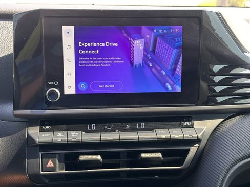 Used 2025 Toyota Camry SE w/ Convenience Package image 26