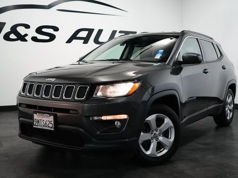 Used 2020 Jeep Compass Latitude FWD image 2