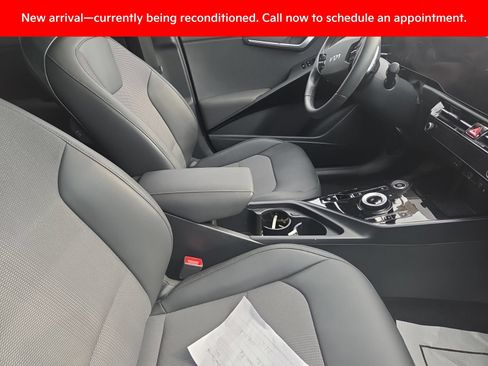 Certified 2024 Kia Niro Wind FWD image 11