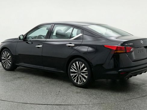 Used 2025 Nissan Altima 2.5 SV image 6