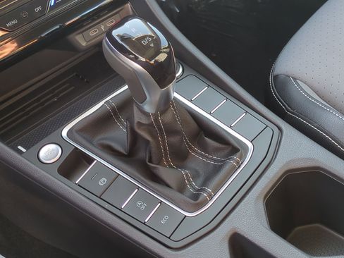 New 2025 Volkswagen Jetta SE image 15