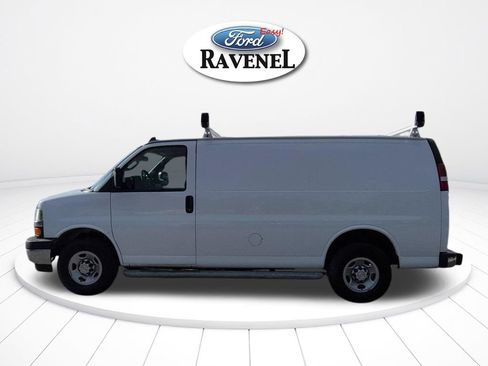 Used 2023 Chevrolet Express 2500 w/ Driver Convenience Package RWD image 7