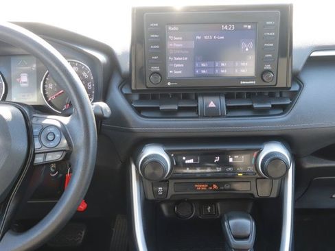 Used 2021 Toyota RAV4 LE image 18