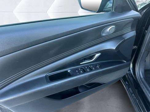 Used 2023 Hyundai Elantra SEL w/ Convenience Package image 12