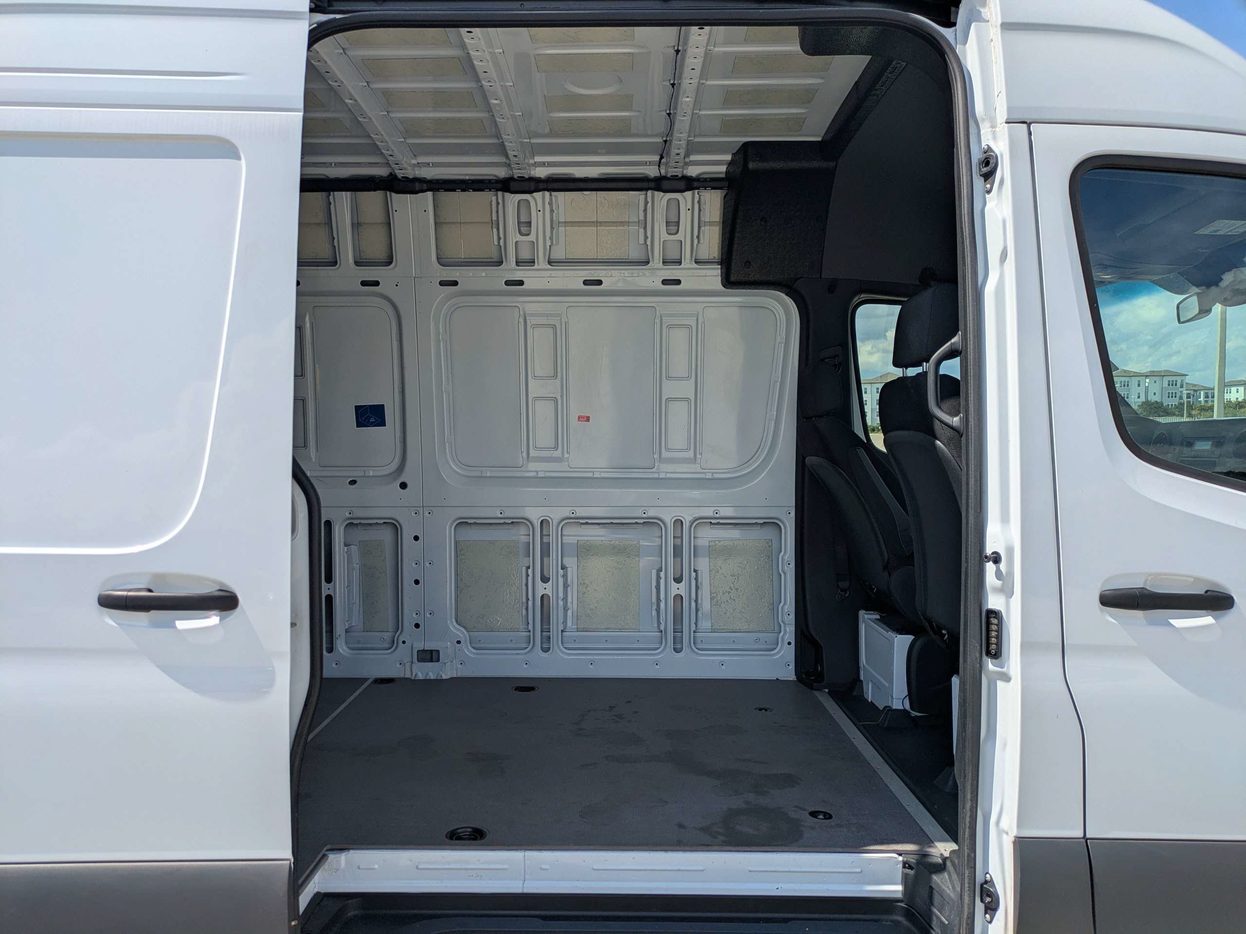 Used 2025 Mercedes-Benz Sprinter 2500 image 15
