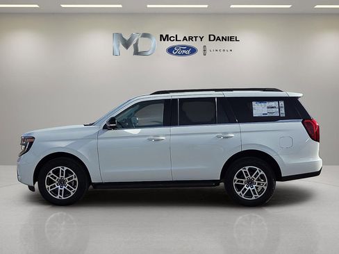 New 2026 Ford Expedition Active image 3