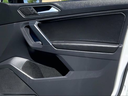 Used 2020 Volkswagen Tiguan SE R-Line image 23