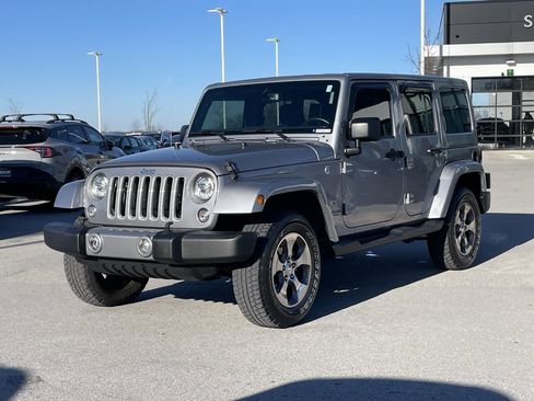 Used 2017 Jeep Wrangler Unlimited Sahara image 3