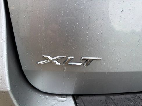 Used 2023 Ford Explorer XLT AWD/4WD image 14