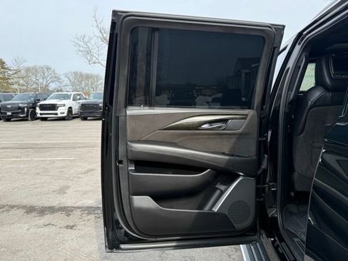 Used 2018 Cadillac Escalade ESV Platinum image 28