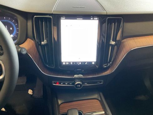 Used 2024 Volvo XC60 B5 Plus image 15