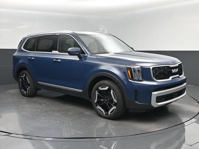 Used 2024 Kia Telluride EX w/ EX Captain's Chair Package