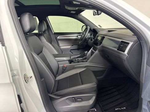 Used 2021 Volkswagen Atlas Cross Sport SEL AWD/4WD image 4