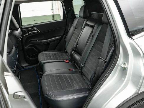 Used 2024 Mitsubishi Outlander SE image 23