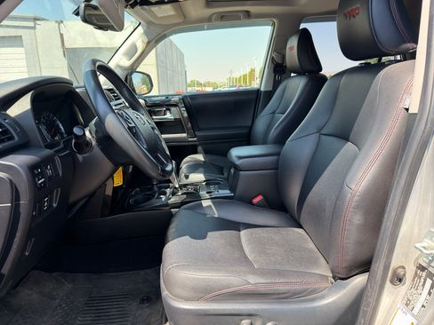 Certified 2018 Toyota 4Runner TRD Off-Road Premium AWD/4WD image 2