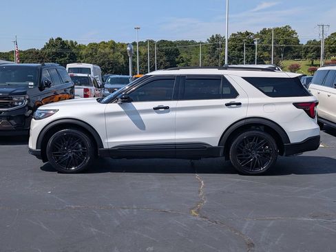 Used 2025 Ford Explorer ST-Line AWD/4WD image 5