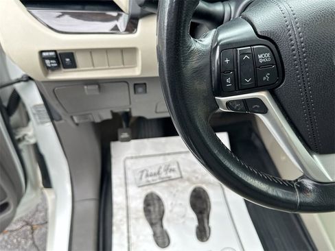 Used 2020 Toyota Sienna XLE image 17