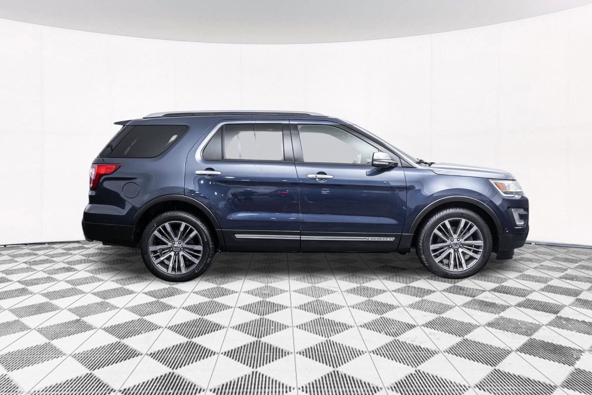 Used 2017 Ford Explorer Platinum AWD/4WD image 12