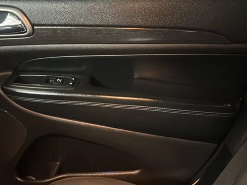 Used 2018 Jeep Grand Cherokee Laredo AWD/4WD image 18