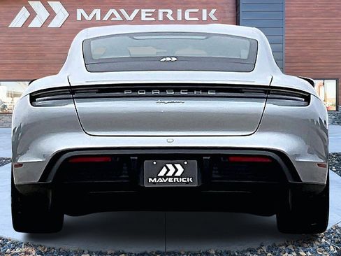 Used 2022 Porsche Taycan image 6