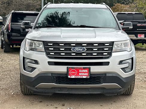 Used 2017 Ford Explorer XLT image 11