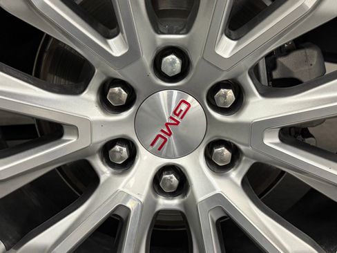 Used 2022 GMC Yukon XL Denali AWD/4WD image 18