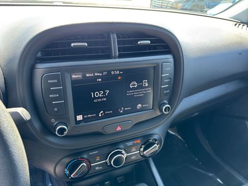 Used 2025 Kia Soul LX w/ LX Technology Package FWD image 20