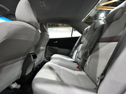 Used 2012 Toyota Camry LE image 31