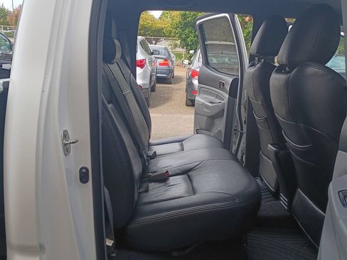 Used 2012 Toyota Tacoma 4x4 Double Cab w/ TRD Off-Road Pkg image 17