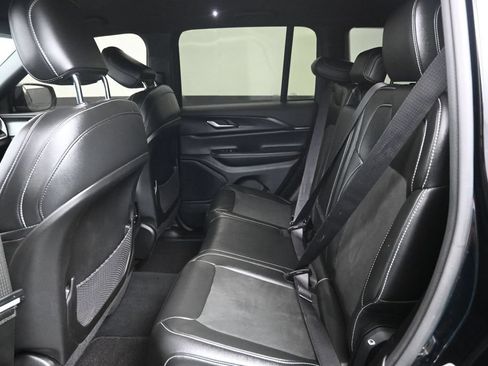 Used 2023 Jeep Grand Cherokee Altitude AWD/4WD image 10