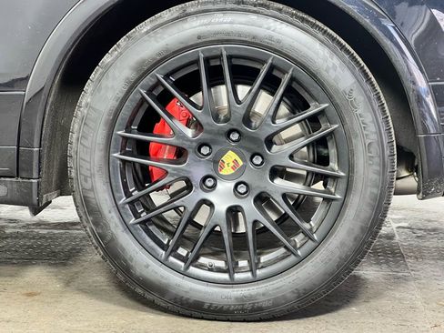 Certified 2018 Porsche Cayenne GTS image 14