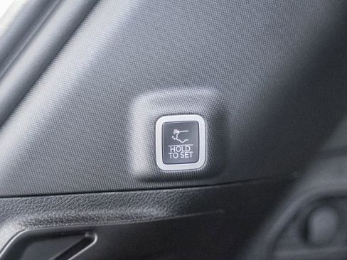 New 2025 Jeep Grand Cherokee Laredo X w/ Luxury Tech Group I image 11