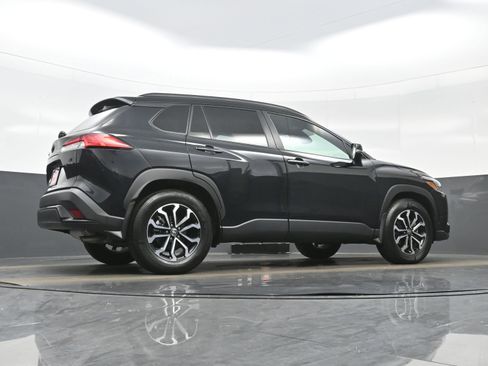 Used 2025 Toyota Corolla Cross AWD Hybrid w/ Moonroof Package image 33